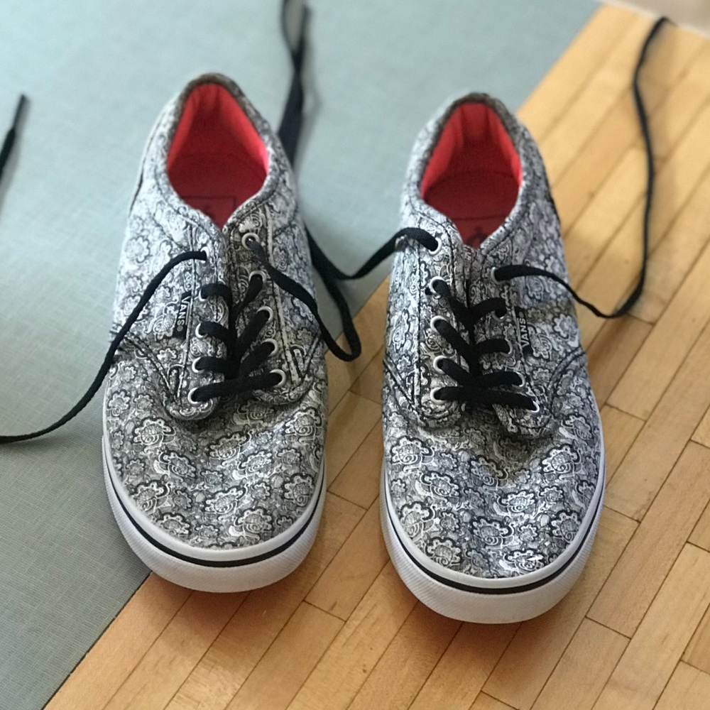 Rare Patterened Vans! Mint Condition. Pink Bottoms